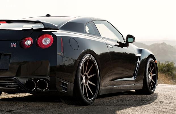 بررسی نیسان GT-R 2013